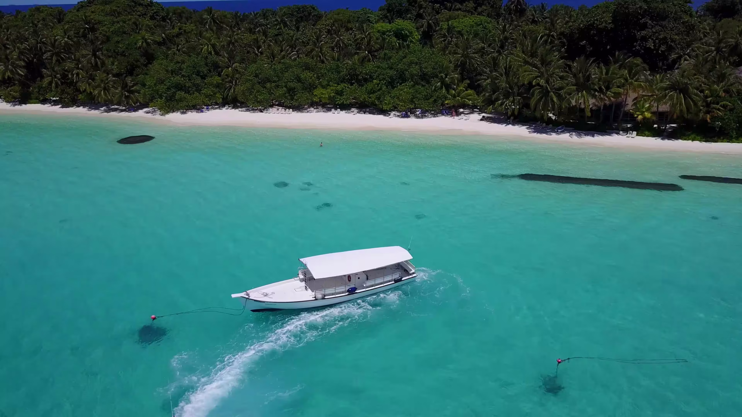 shot-of-boat-around-the-beach-on-the-maldives-2025-02-09-09-52-47-utc